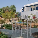 Maroussa Apartahotel