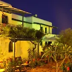 Maroussa Apartahotel