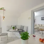 Maroussa Apartahotel