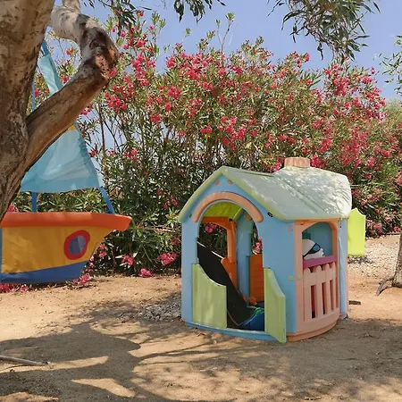 Ξενοδοχείο με διαμερίσματα Maroussa 4*