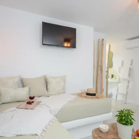 Ξενοδοχείο με διαμερίσματα Maroussa 4*