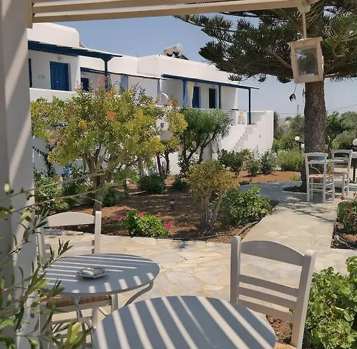 Maroussa Apartahotel