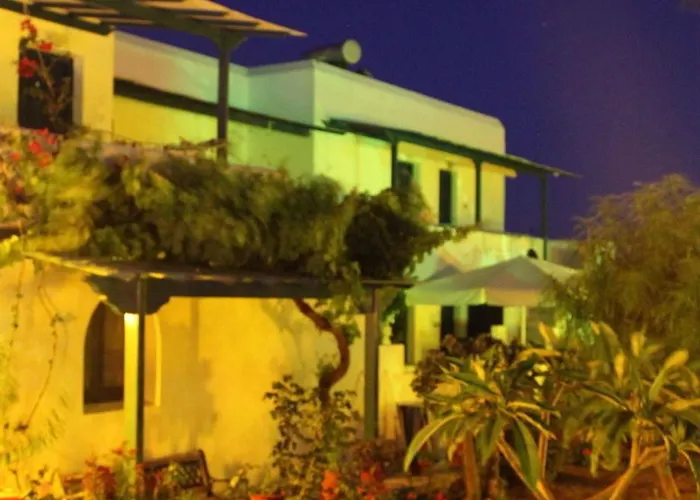 Maroussa Apartahotel